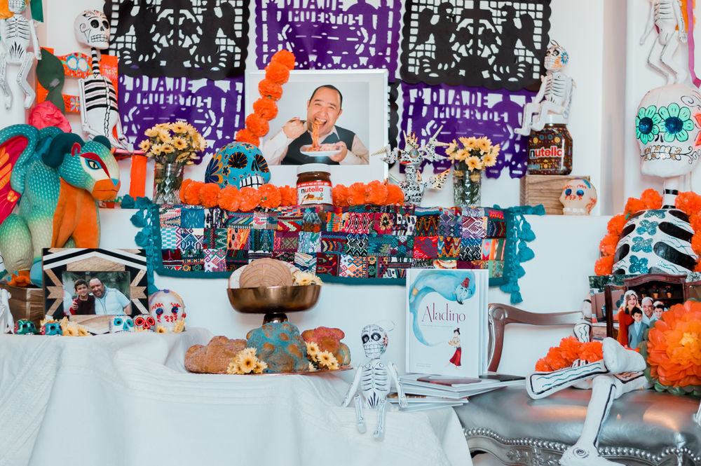 ¿Cómo poner un altar de muertos en familia?